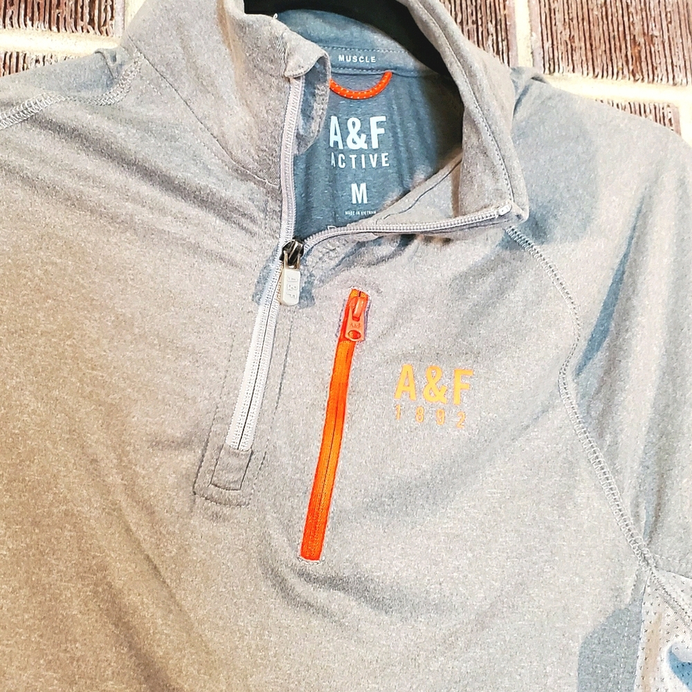 Sporty Abercrombie Long Sleeve Zip Top